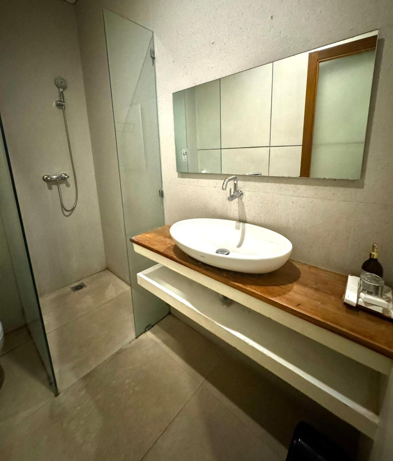 Srikrisna Hotel Seminyak Kültér fotó